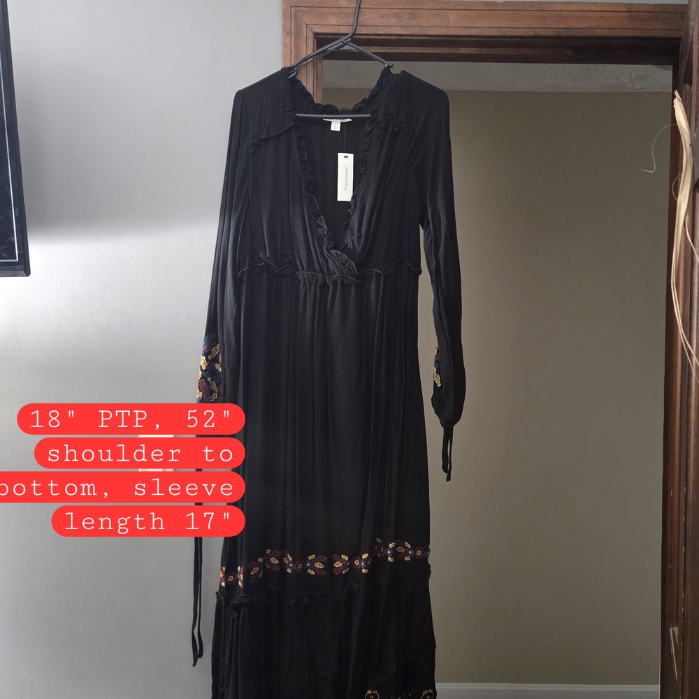 Francesca's Collections Black Maxi Dress with Embroidered Accent